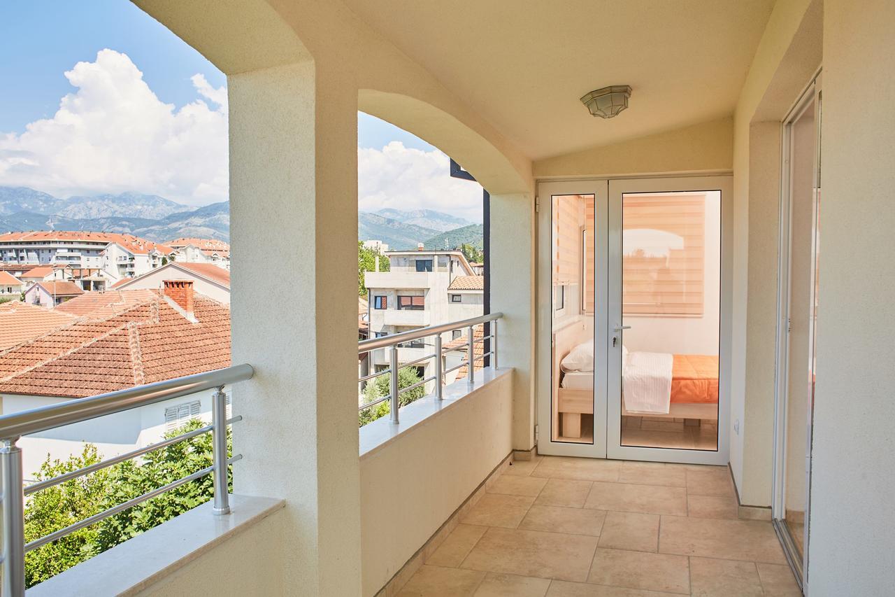 Apartmani Tripovic Тиват Экстерьер фото