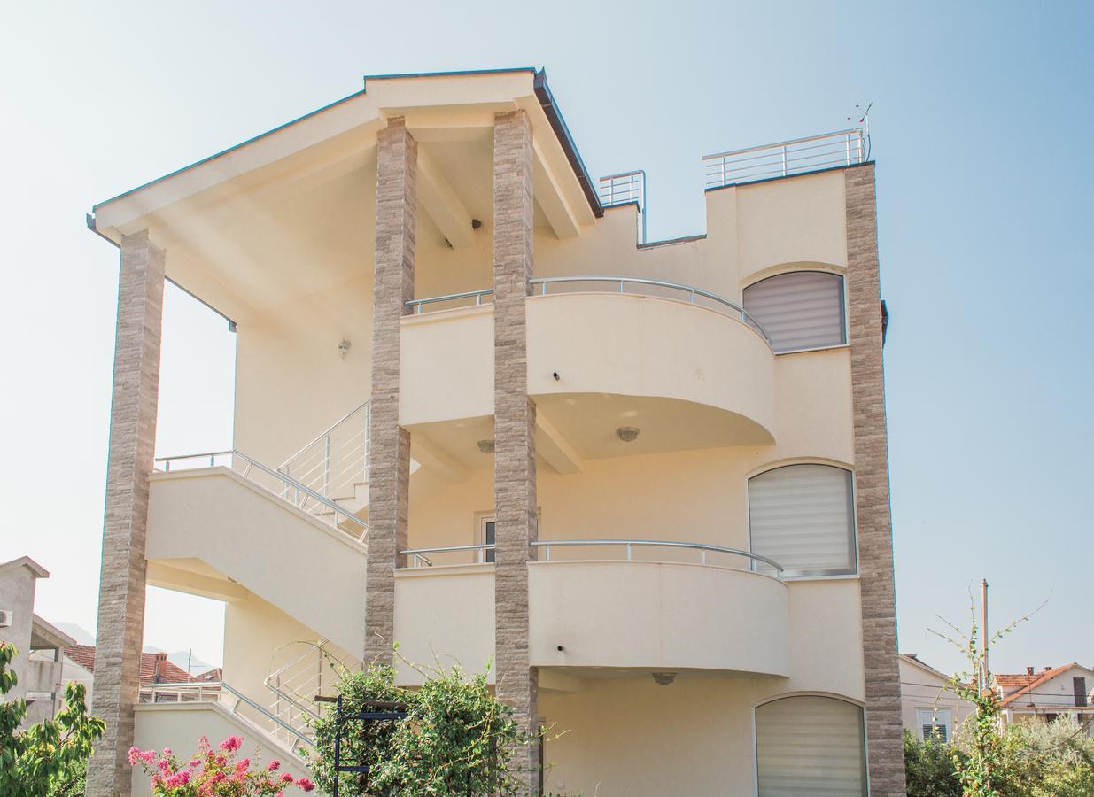 Apartmani Tripovic Тиват Экстерьер фото