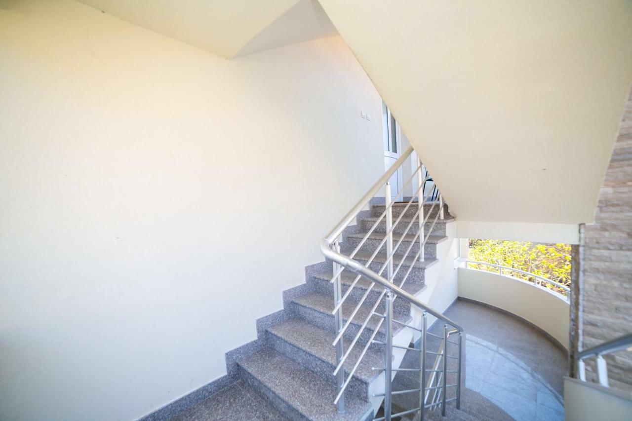 Apartmani Tripovic Тиват Экстерьер фото