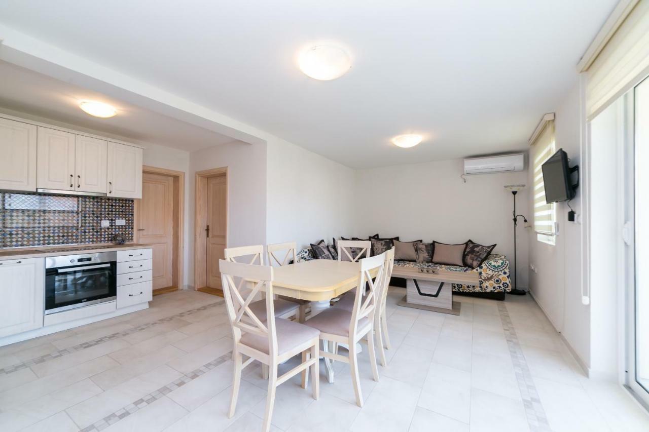 Apartmani Tripovic Тиват Экстерьер фото