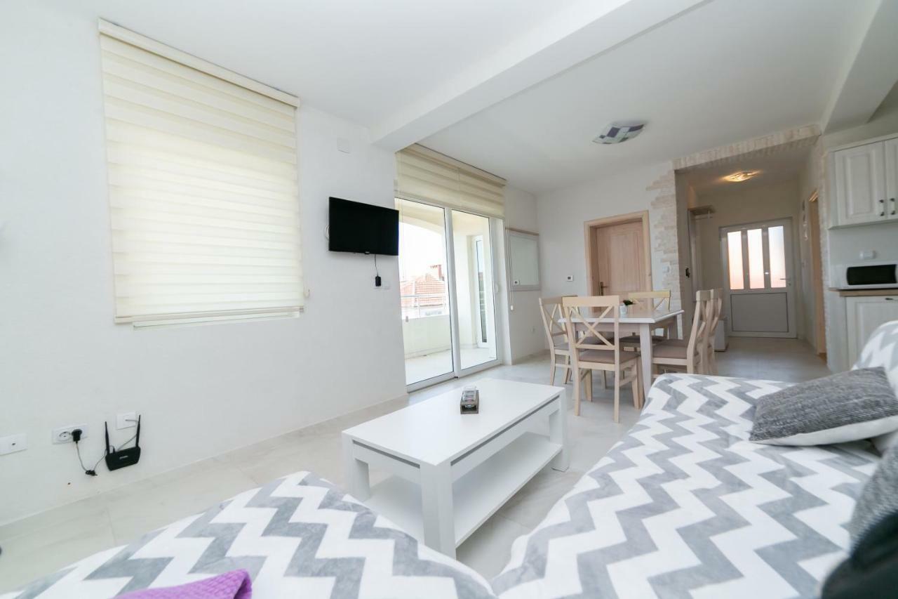 Apartmani Tripovic Тиват Экстерьер фото