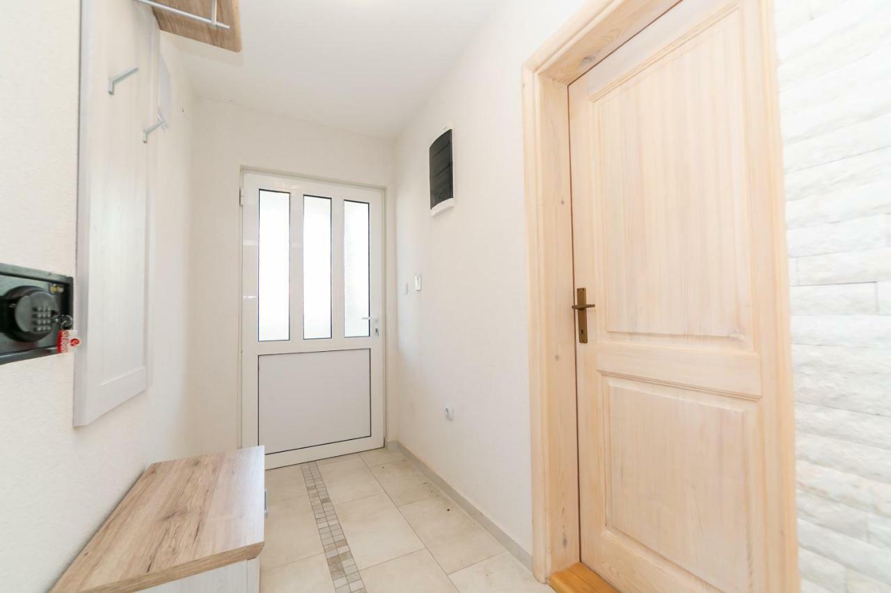 Apartmani Tripovic Тиват Экстерьер фото