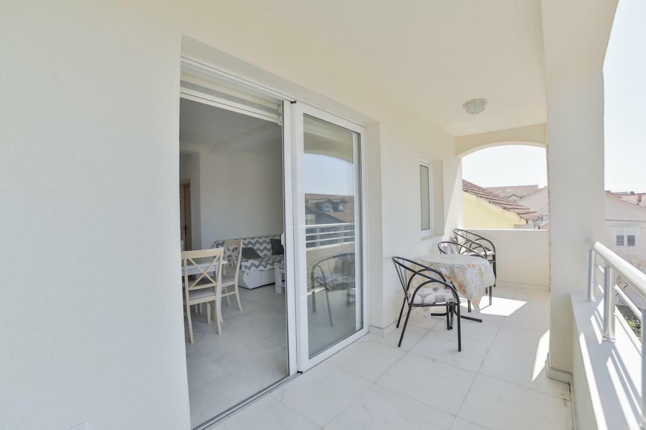 Apartmani Tripovic Тиват Экстерьер фото